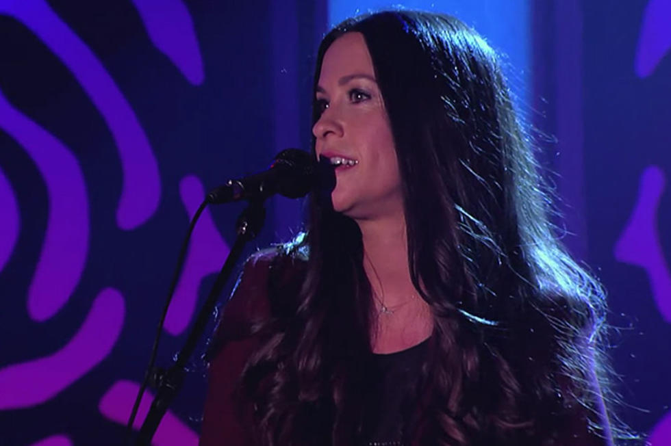 Alanis Morissette Performs ‘Basket Case’ on Jimmy Kimmel in Place of Green Day
