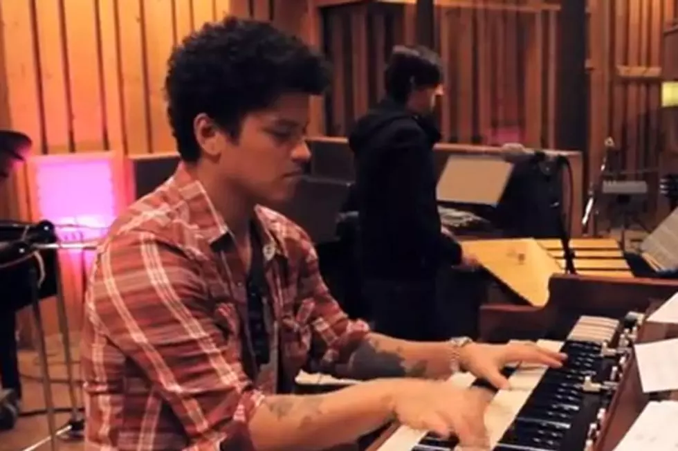 Bruno Mars to Premiere New Single on October 1 Via Live Chat