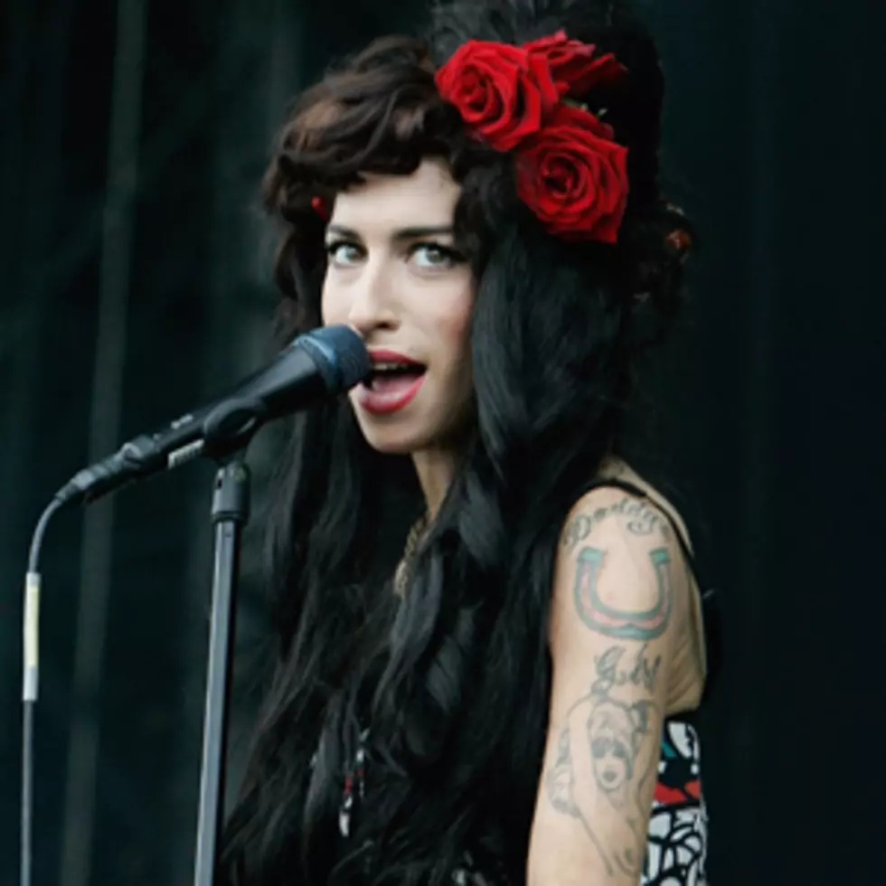 Pop Bytes: Amy Winehouse Gravestone Revealed + More