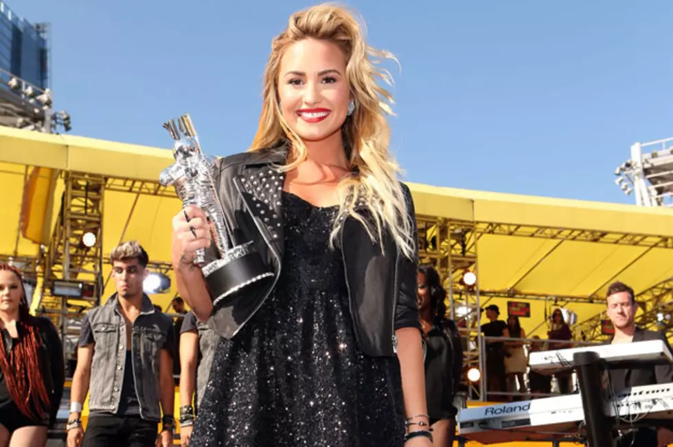 Demi Lovato Wins &#8216;Best Video With a Message&#8217; for &#8216;Skyscraper,&#8217; Performs at 2012 MTV VMAs