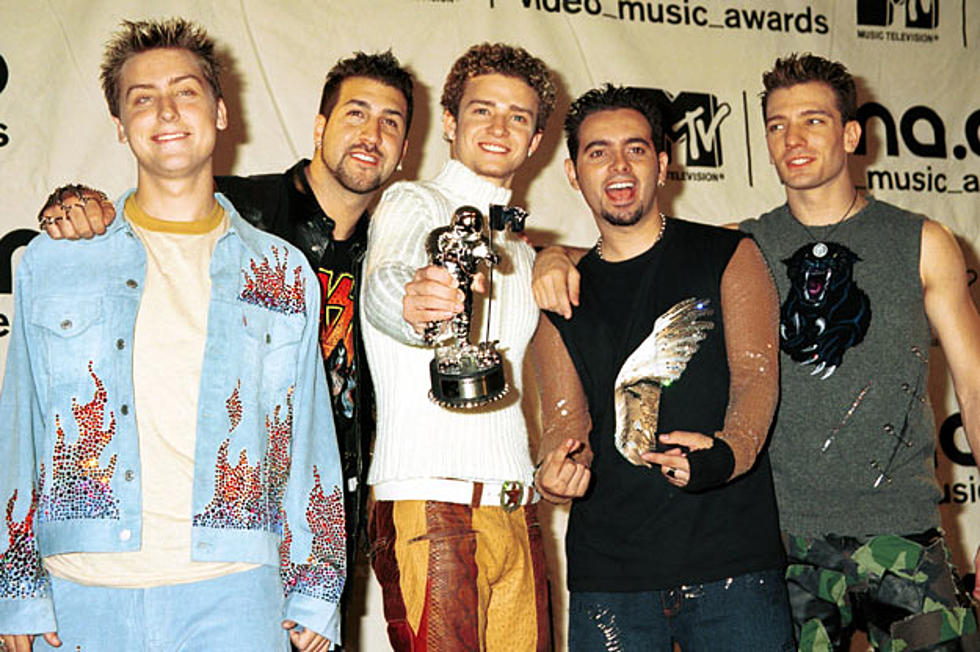 A Look Back at Some of the Worst VMA Red Carpet Fashion &#8211; Picture Perfect