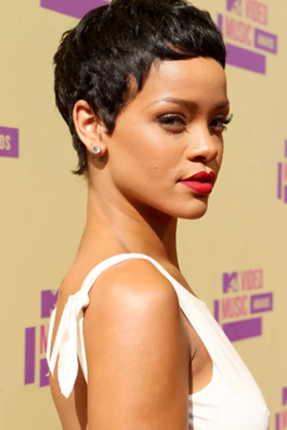 Rihanna Rocks Short Hair at 2012 MTV Video Music Awards