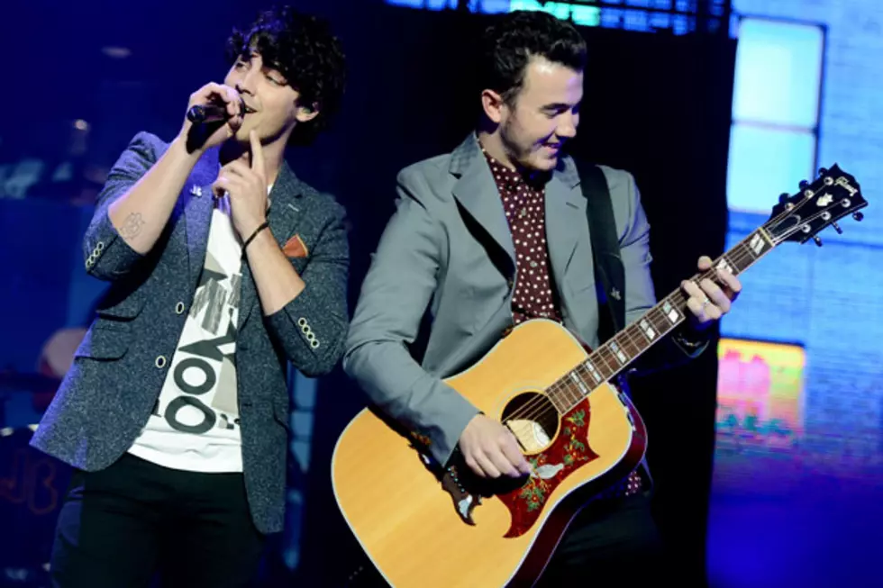 Jonas Brothers Cover Bruno Mars, Coldplay + Frank Ocean