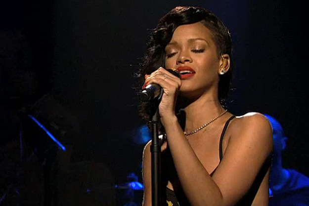 rihanna shine bright like a diamond live performance