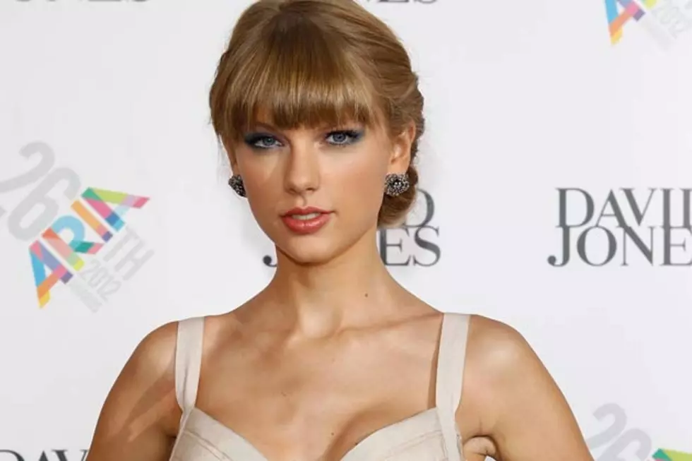 Taylor Swift Stuns in Cream-Colored Gown at 2012 ARIA Awards