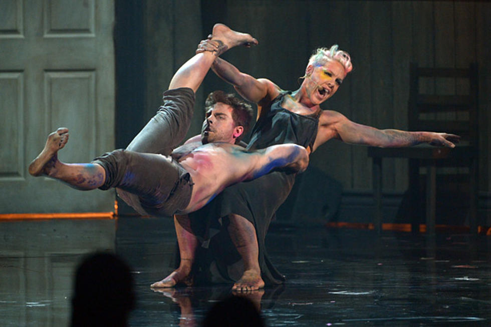 Pink Recreates &#8216;Try&#8217; Video for 2012 American Music Awards Performance