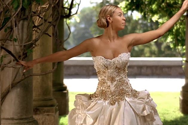 Beyonce Stuns in Wedding Dress at Grammys | Arabia Weddings