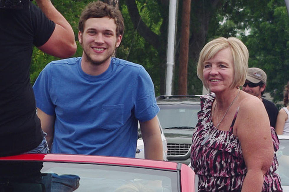 Phillip Phillips&#8217; Mom Charged With DUI