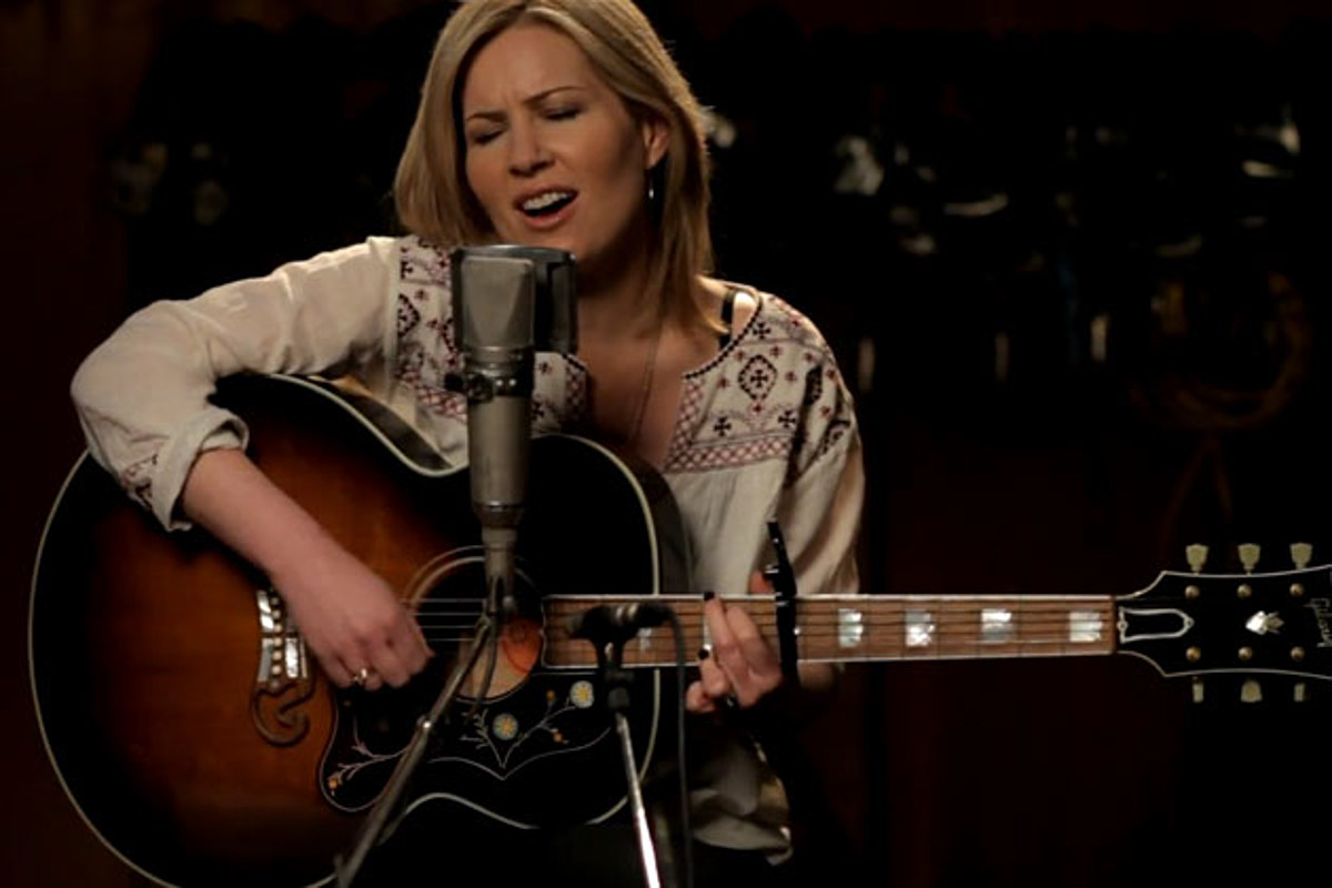 Dido Delivers an Acoustic Performance of 'Girl Who Got Away' Vide...