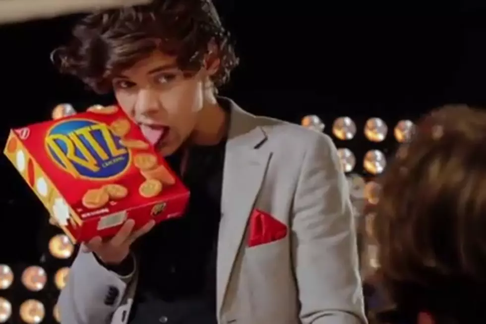 One Direction Get Their Snack On [Video]