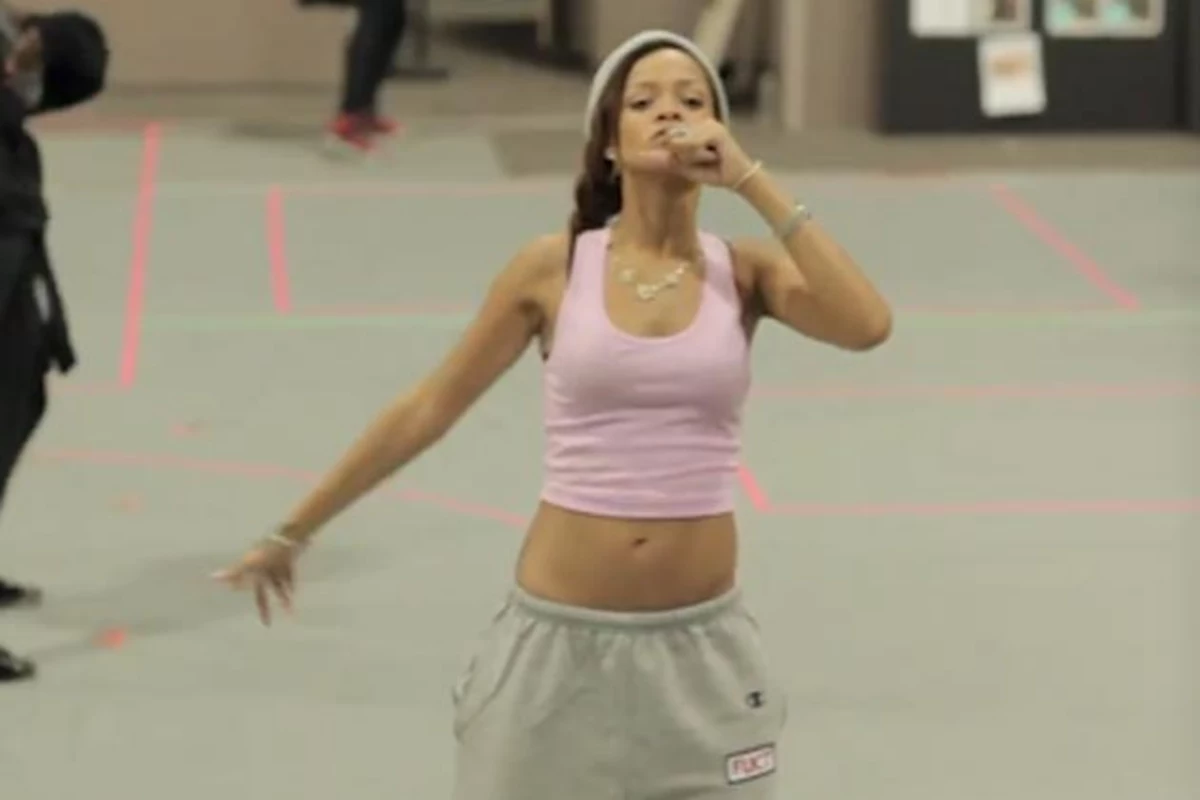 Watch Rihanna Bump And Grind In Diamonds Tour Rehearsals