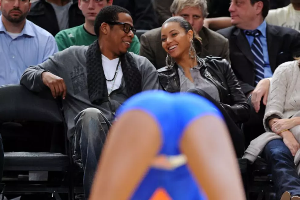 Jay-Z + Beyonce Get Blue-Mooned &#8211; Celebrity Photobombs