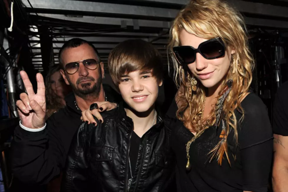 Ringo Starr Shows Justin Bieber + Kesha How It&#8217;s Done &#8211; Celebrity Photobombs