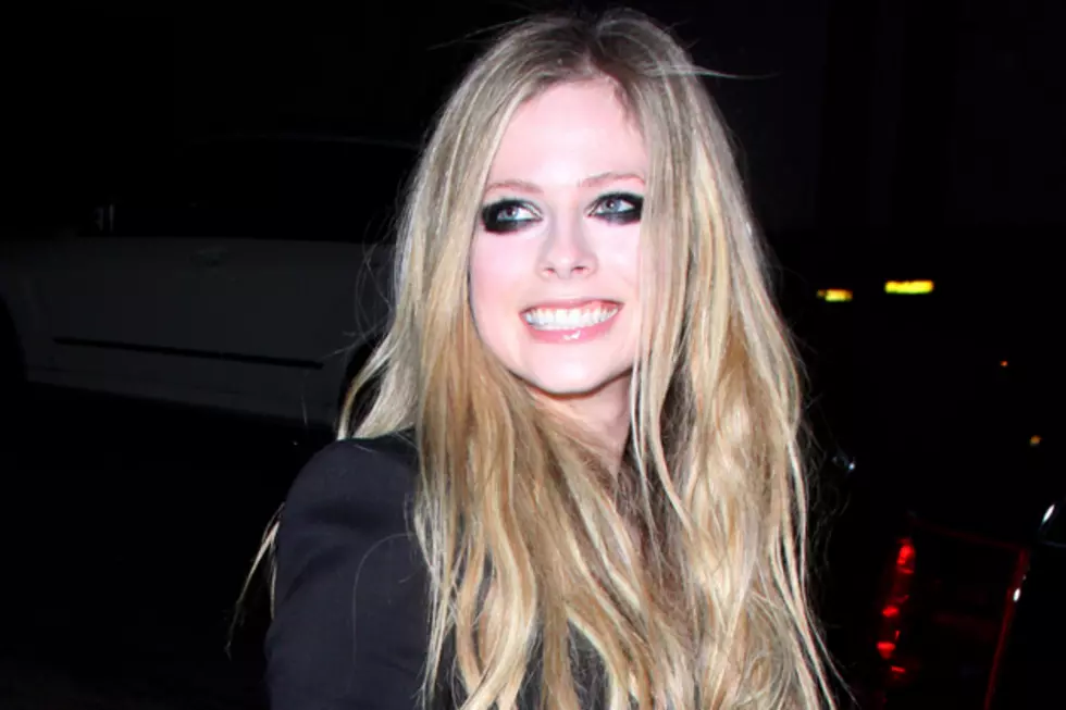 Avril Lavigne Debuts New Song ’17’ Live + Talks Wedding Plans [Video]