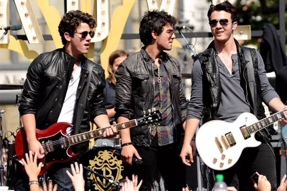 See the Jonas Brothers Meet Garden of Dreams Talent Show Competitors [Pics]