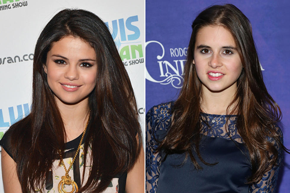Selena Gomez Grabs a Bite With Carly Rose Sonenclar [Pic]
