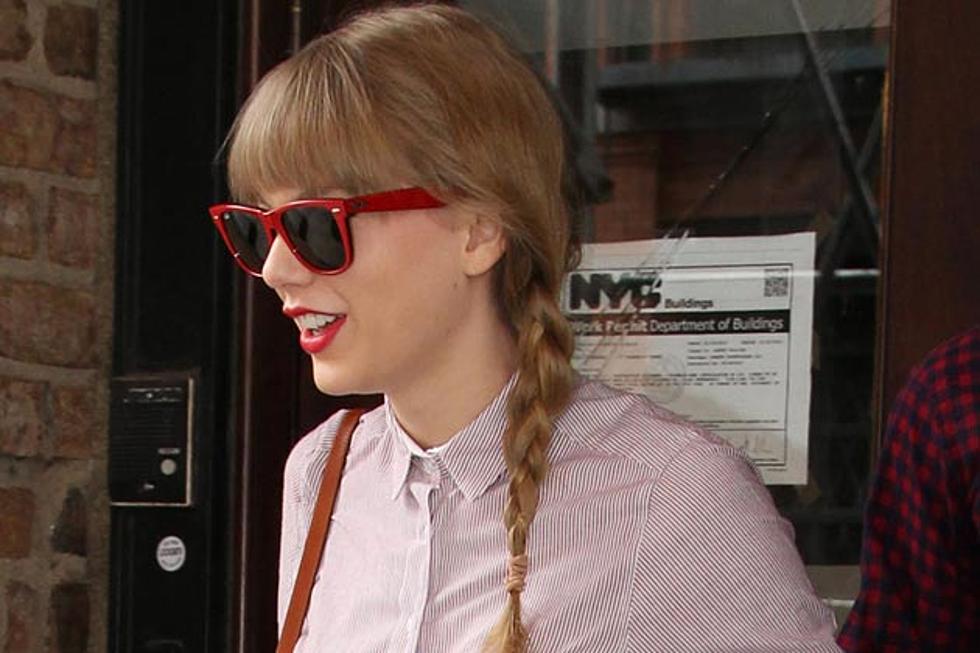 Taylor Swift Visits With Family of Car Accident Victim [Pic]