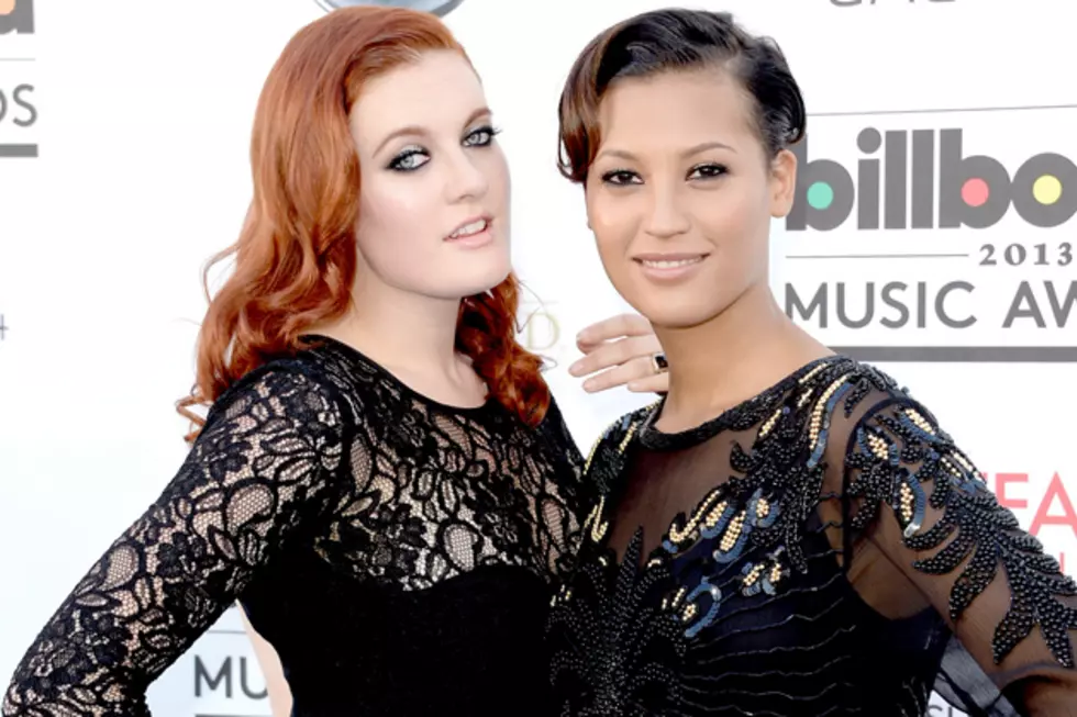 Icona Pop &#8216;Love It&#8217; at the 2013 Billboard Music Awards [Video]