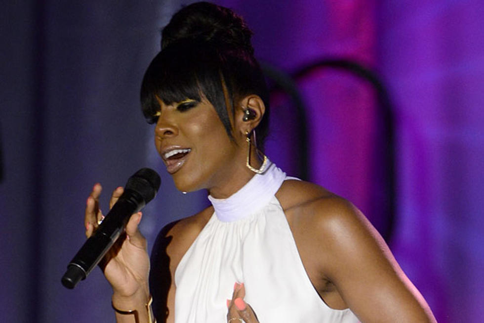 Kelly Rowland Breaks Down on Stage While Performing &#8216;Dirty Laundry&#8217; [Video]