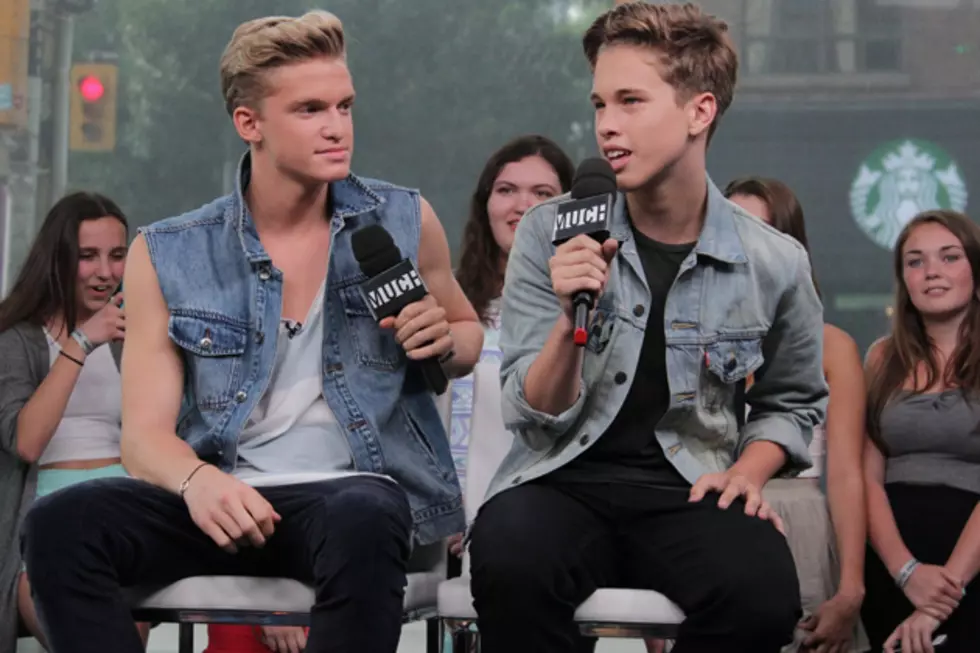 Cody Simpson Surprises Ryan Beatty On Stage for ‘Suit & Tie’ Performance