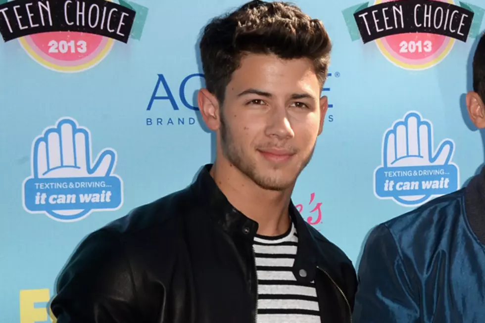 Nick Jonas Wins Acuvue Inspire Award at 2013 Teen Choice Awards