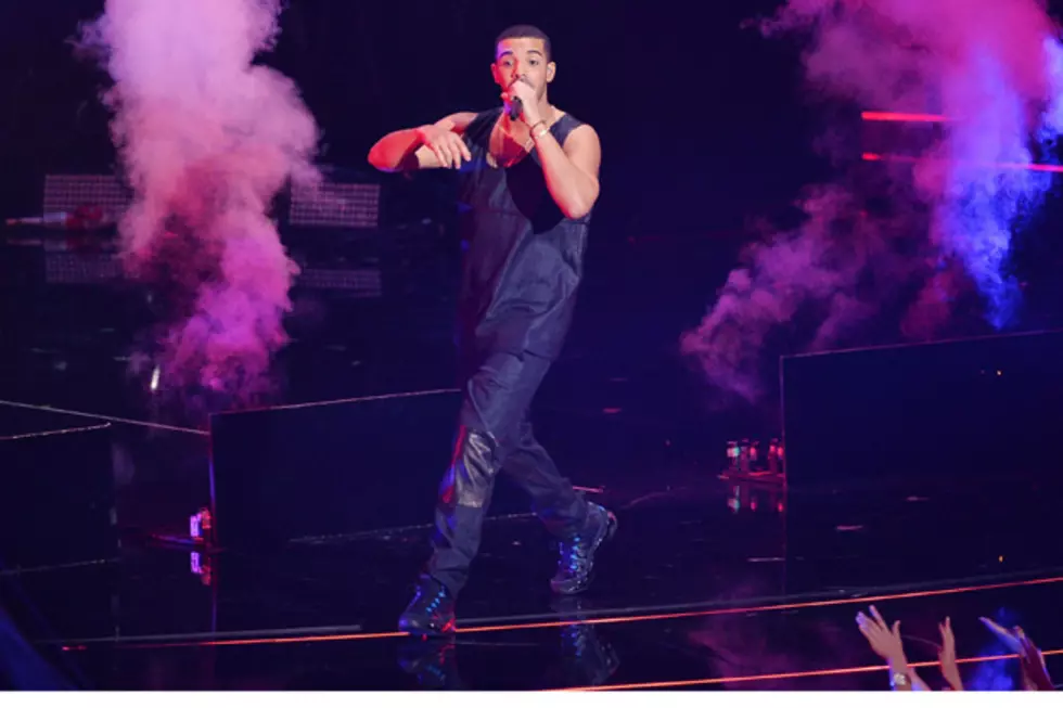 Drake Performs to Pyrotechnics at 2013 MTV VMAS