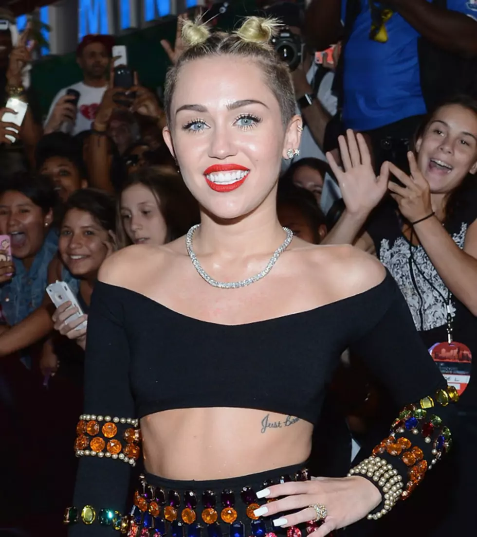 Miley Cyrus Channels Gwen Stefani at the 2013 MTV VMAs [PHOTOS]