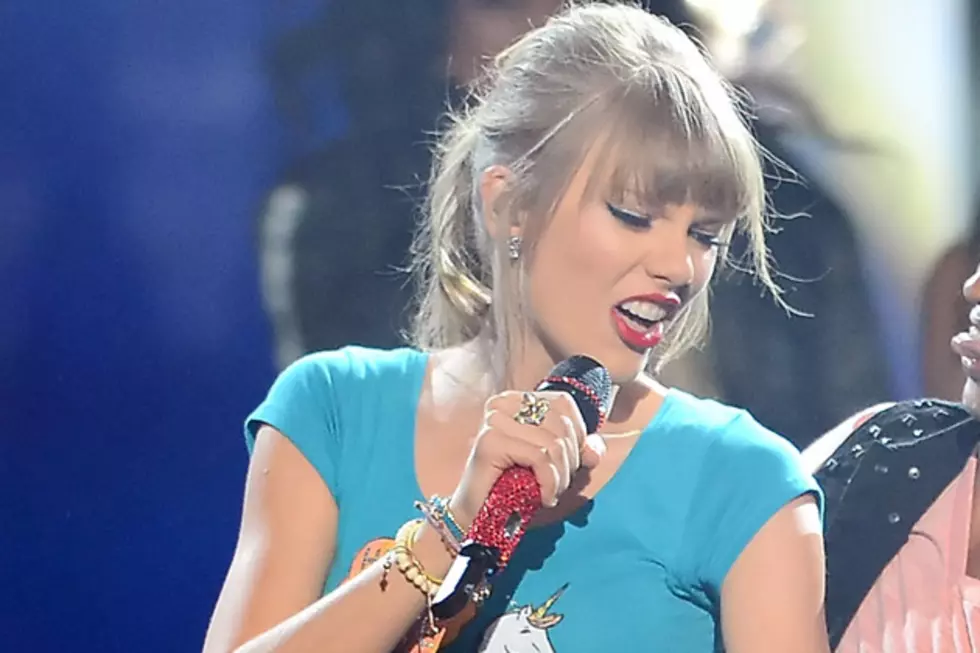 Taylor Swift Chips Her Tooth Onstage