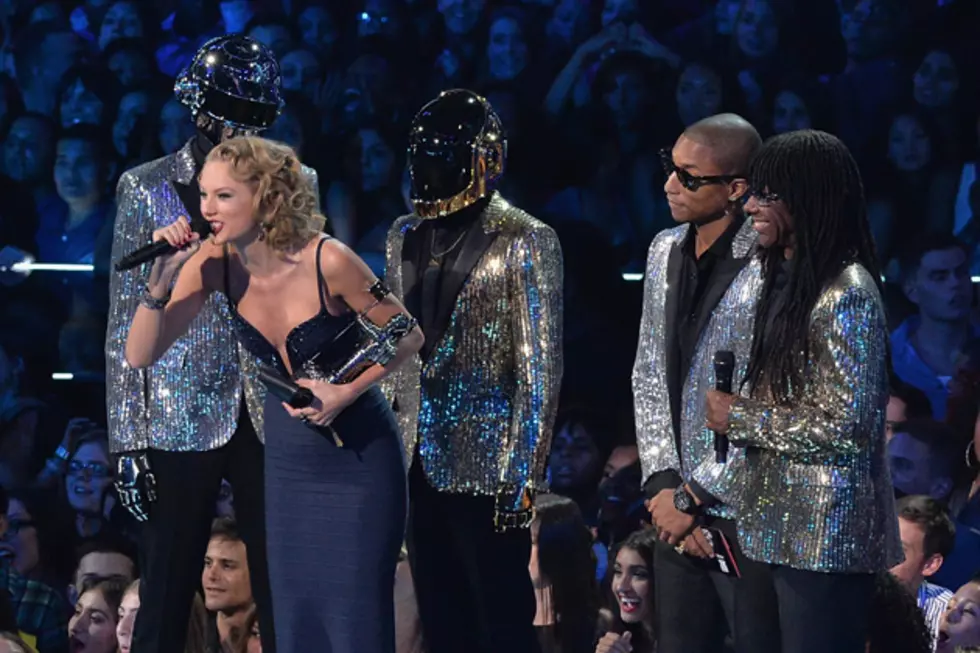 Taylor Swift Wins Best Female Video at 2013 MTV VMAs, Shades Harry