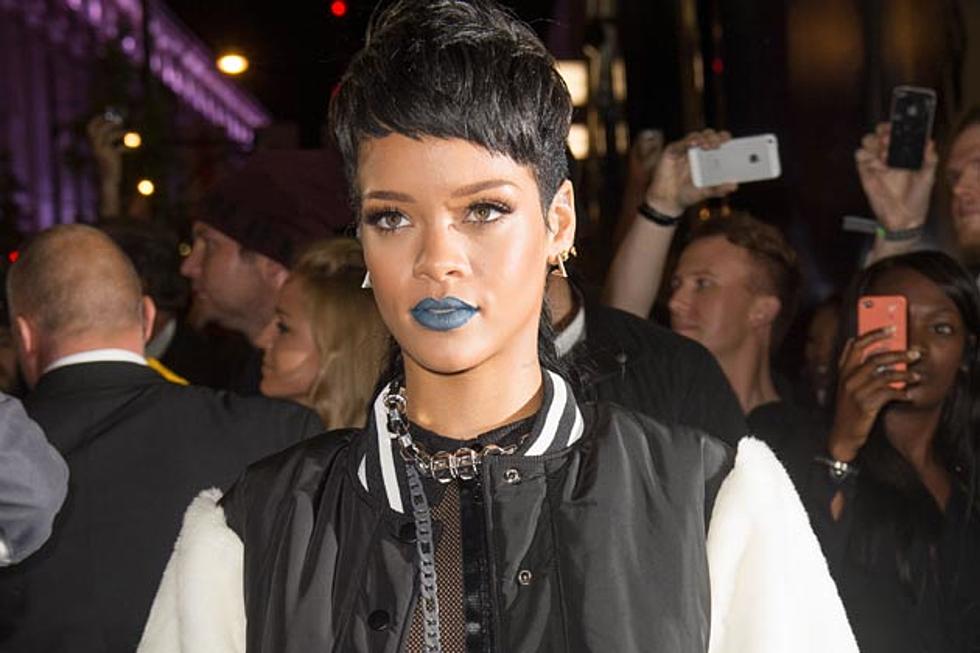 Rihanna Makeup-Free in New Selfie [PHOTO]