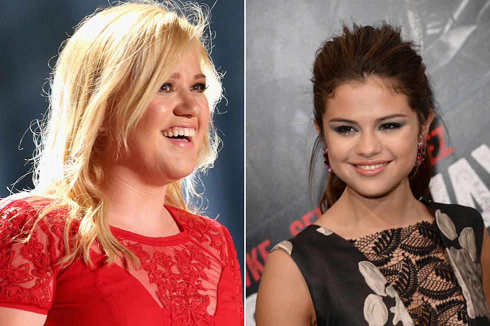 Kelly Clarkson Sings Selena Gomez’s Praises