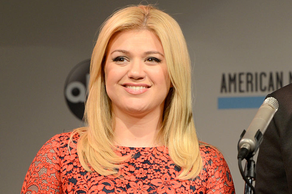 Kelly Clarkson Gets Her Marriage License