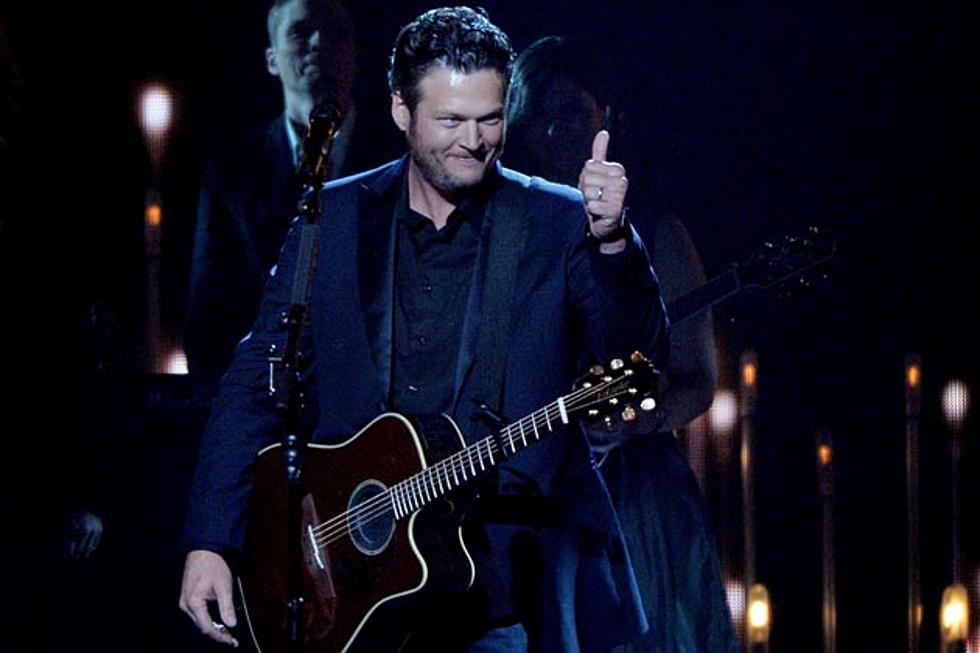 25 Hilarious Blake Shelton Tweets 