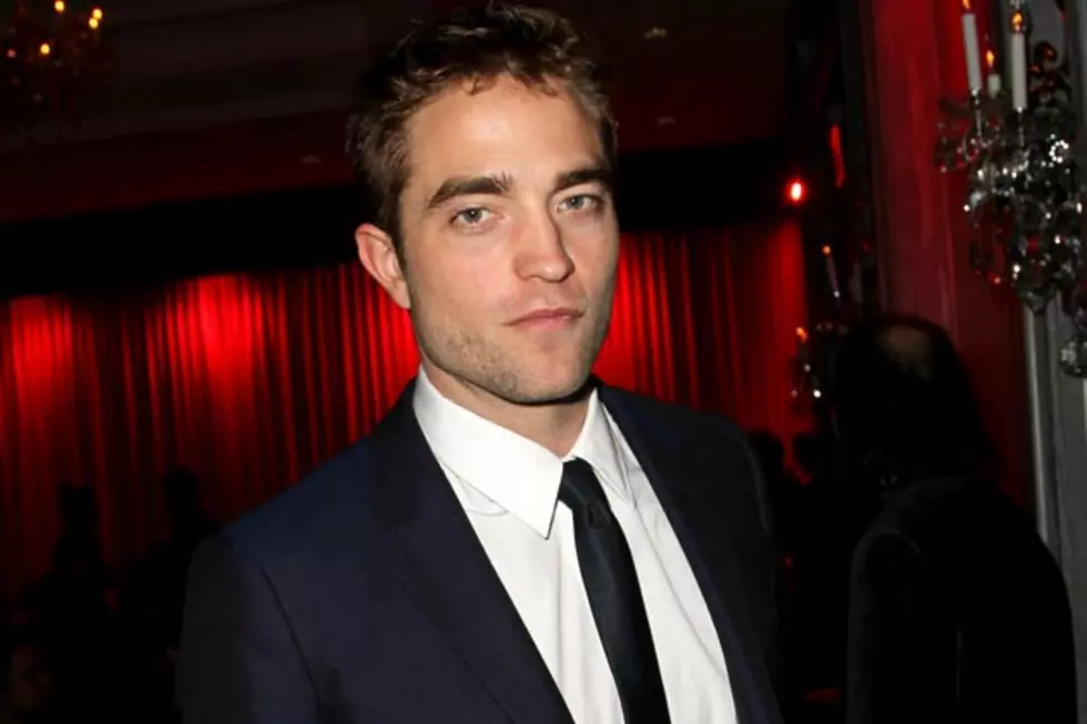 Robert Pattinson Grows a Goatee [PHOTOS]