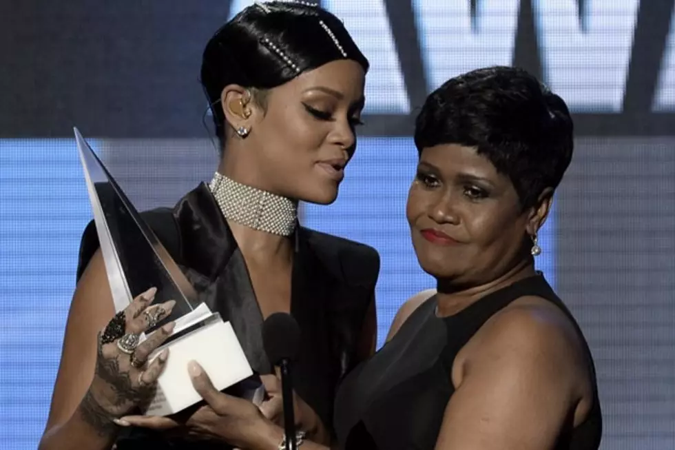 Rihanna Presented With First-Ever AMAs Icon Award, Shines Bright Like a ‘Diamond’