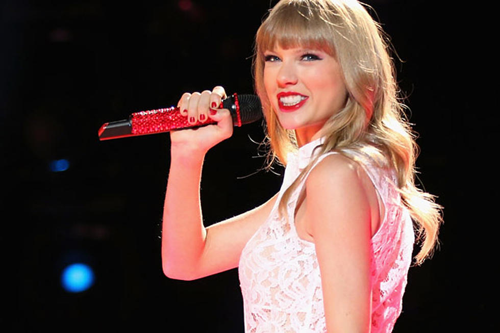 See What Taylor Swift Wore at the 2013 Victoria Secret Fashion Show [PHOTOS]