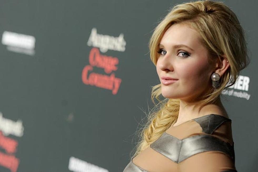 Abigail Breslin Wears Sheer Dress to &#8216;August: Osage County&#8217; Premiere [PHOTOS]