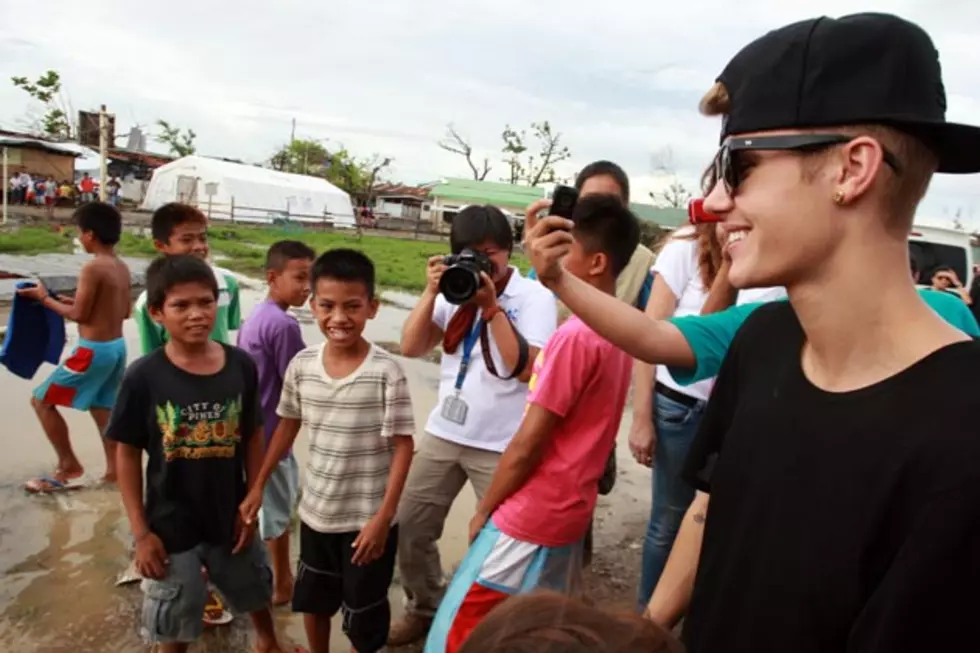 Justin Bieber Visits Philippines Typhoon Victims [PHOTOS]