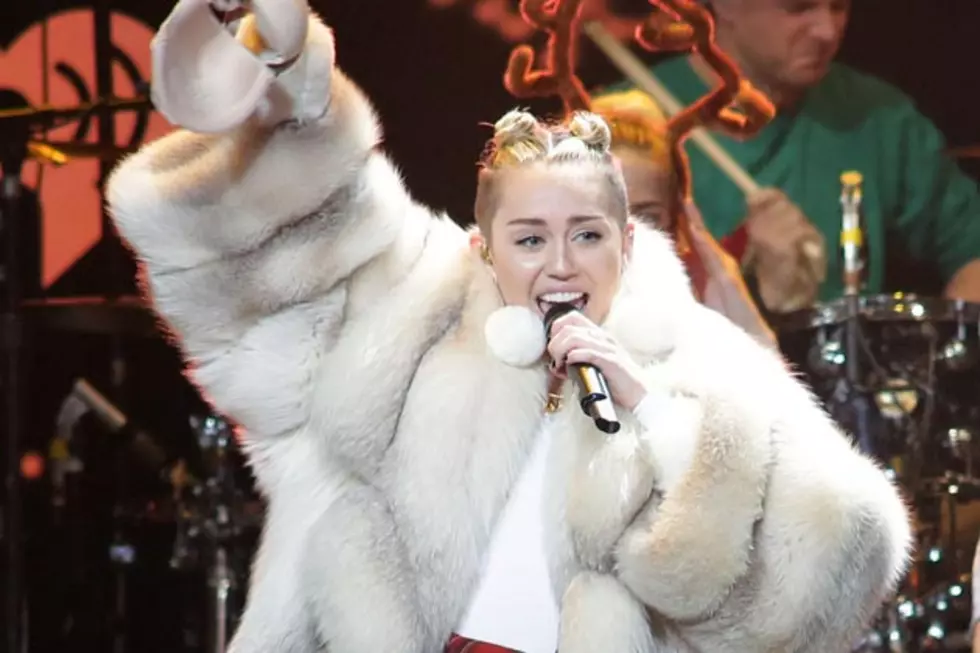Miley Cyrus + Family Recreate Classic Holiday Photo on Christmas
