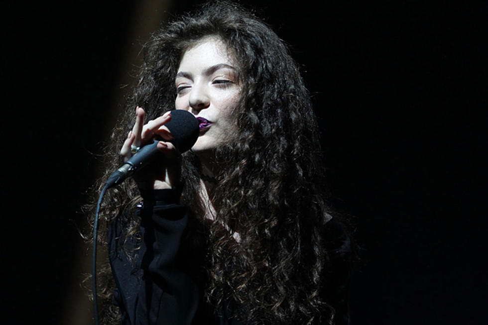 Lorde Proves She’s ‘Royal’ at 2014 Grammy Nominations Concert