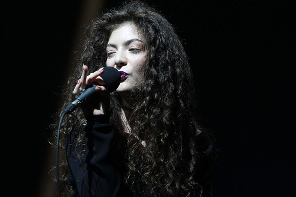 Lorde Proves She&#8217;s &#8216;Royal&#8217; at 2014 Grammy Nominations Concert