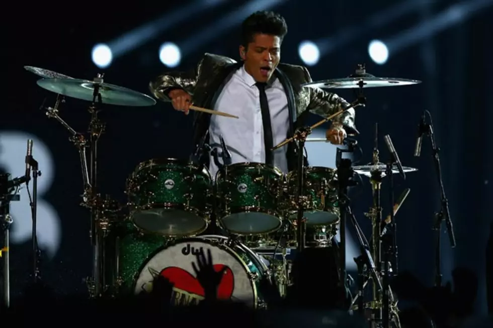 Bruno Mars + Red Hot Chili Peppers Croon and Rock During 2014 Super Bowl Halftime Show [VIDEO]