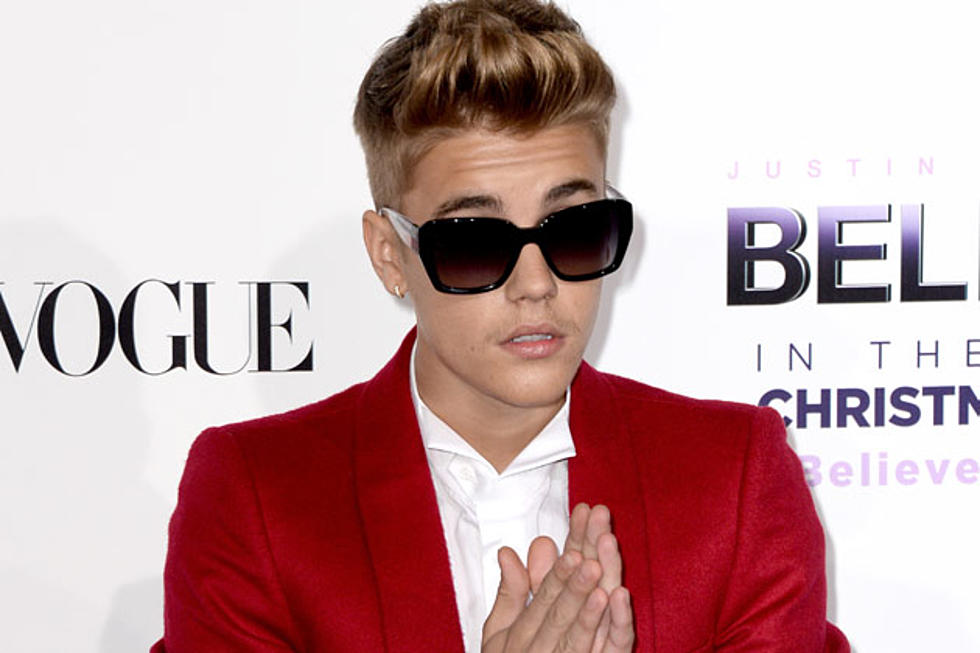 Is Justin Bieber Smoking? [PHOTO]