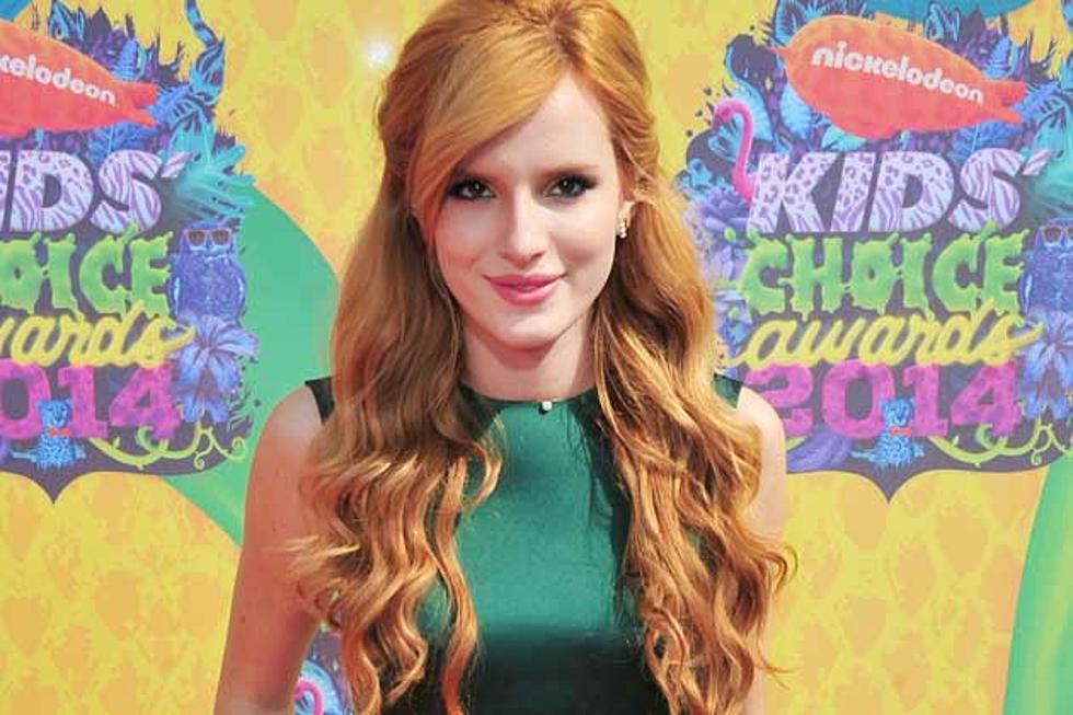 Bella Thorne Goes Green on the 2014 Kids&#8217; Choice Awards Orange Carpet [PHOTOS]