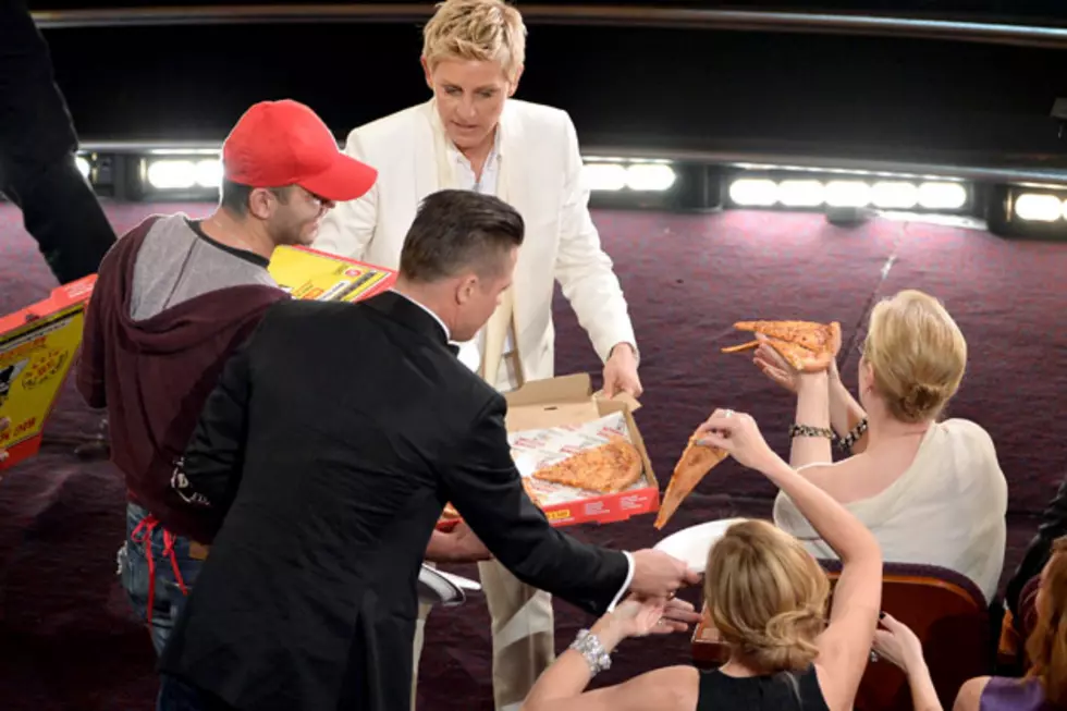 Ellen DeGeneres Feeds Celebs Pizza at 2014 Oscars [VIDEO]