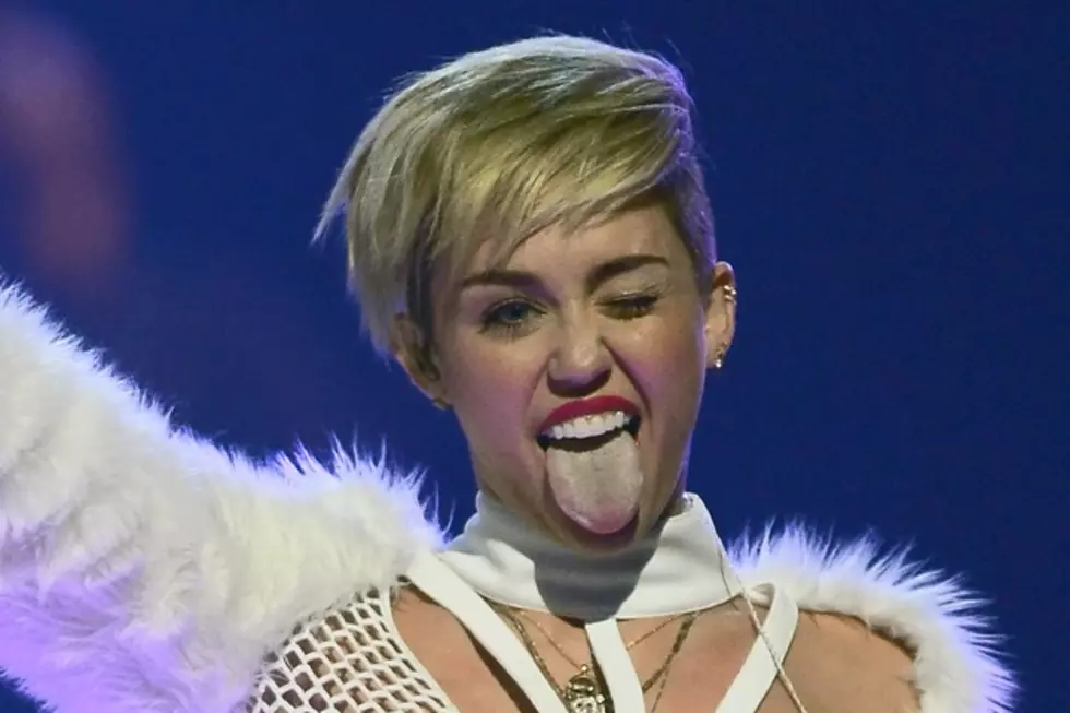 Miley Cyrus Makes Out With a Fan [VIDEO]