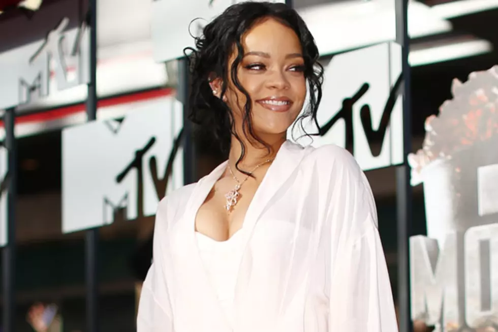 Rihanna Wears White Lingerie on the 2014 MTV Movie Awards Red Carpet [PHOTOS]