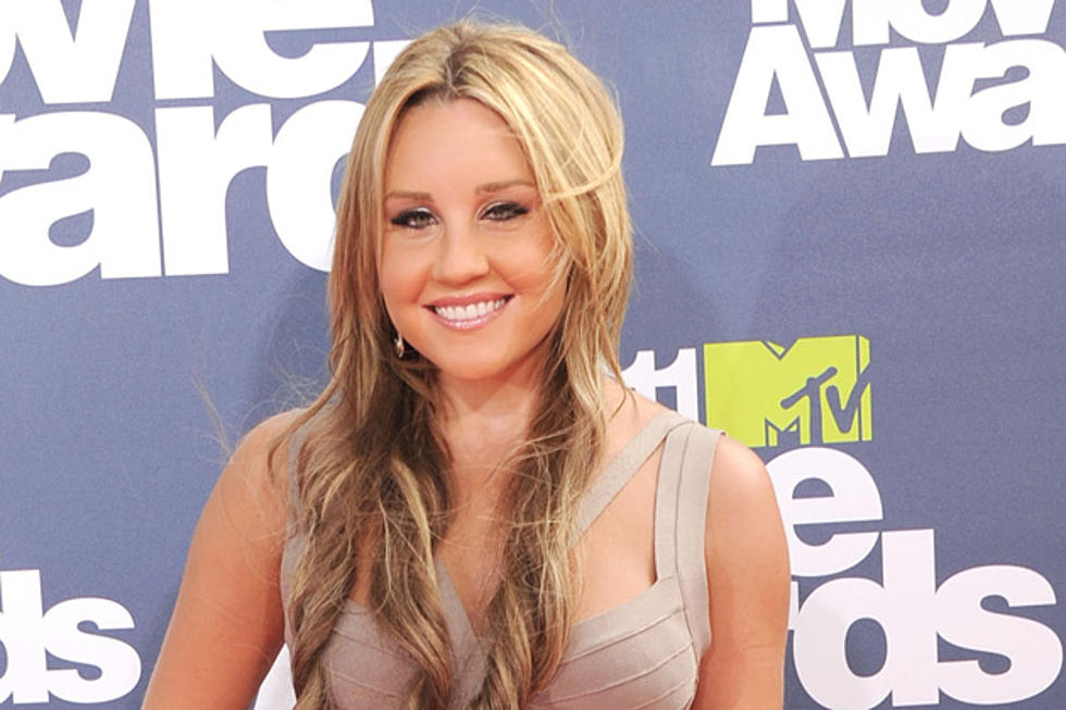 Amanda Bynes Tweets Bikini Photos, Thanks Fans for Birthday Wishes