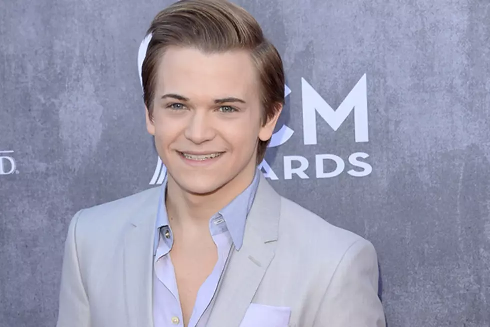 Hunter Hayes Suited Up and Aided Charity at 2014 ACM Awards [Photos]