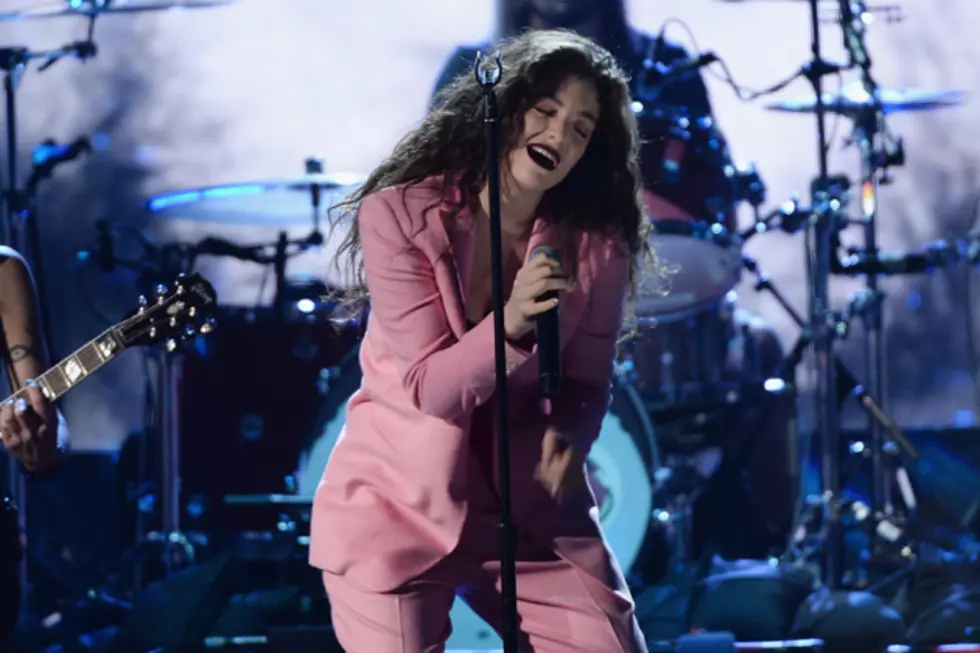 Lorde Performs With Nirvana